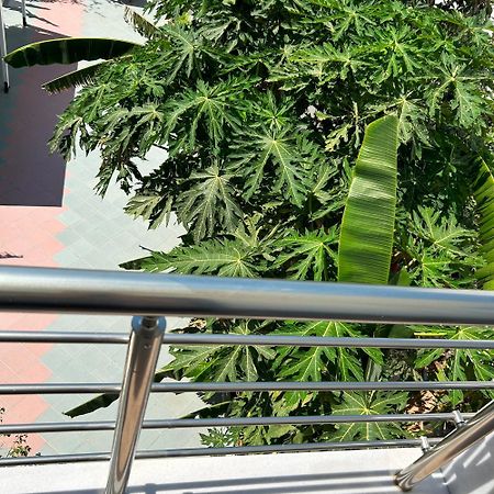 Sea Breeze Hotel Мастіхарі Екстер'єр фото