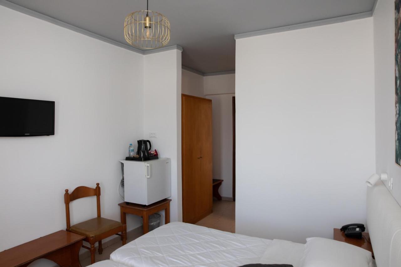 Sea Breeze Hotel Мастіхарі Екстер'єр фото
