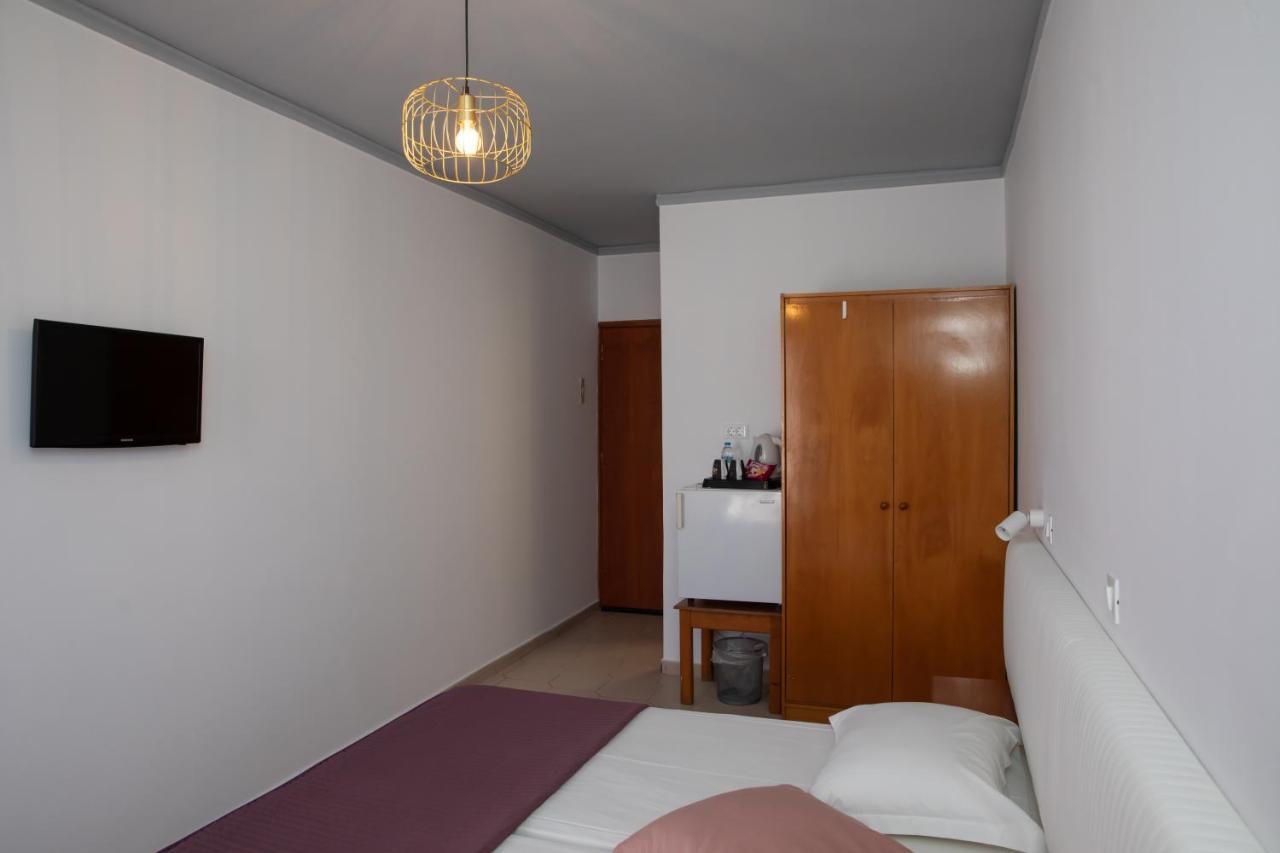 Sea Breeze Hotel Мастіхарі Екстер'єр фото