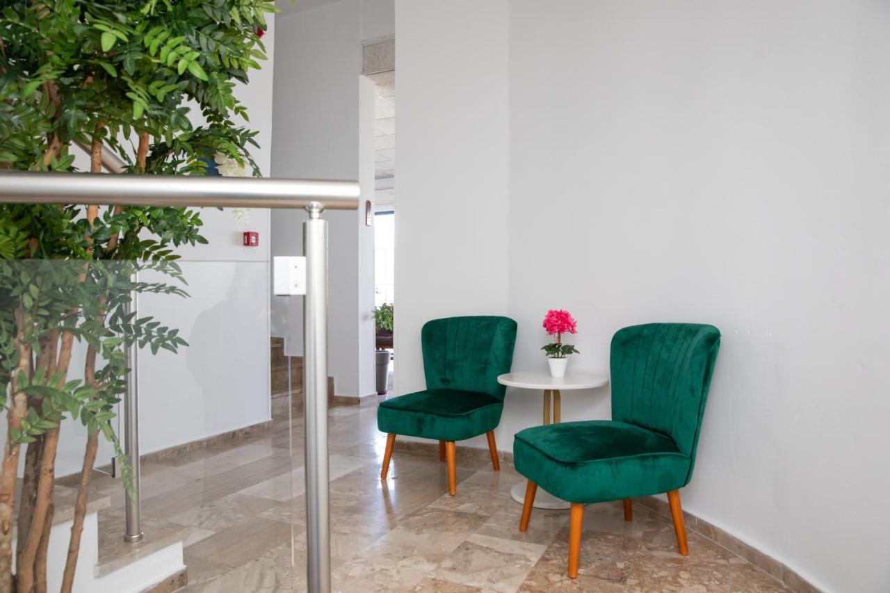 Sea Breeze Hotel Мастіхарі Екстер'єр фото