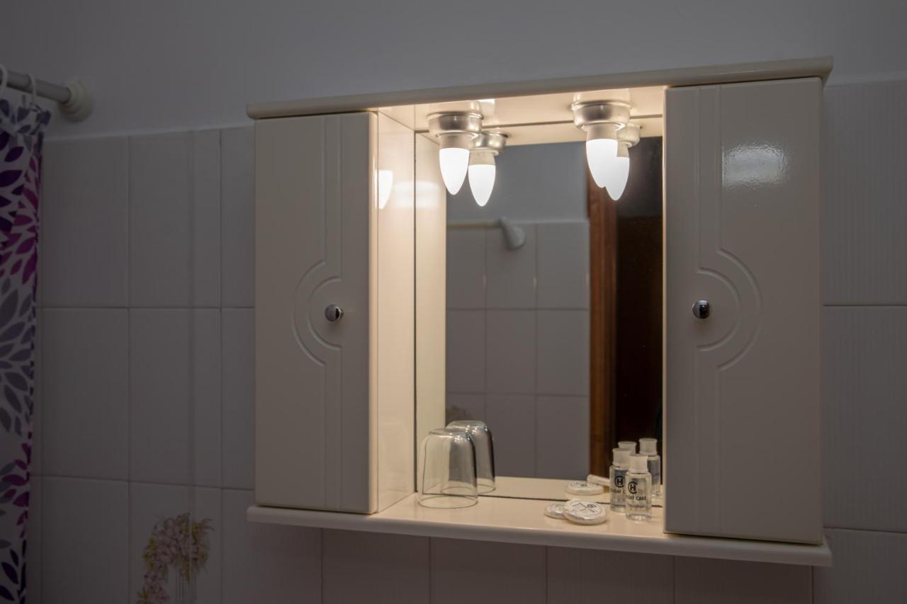 Sea Breeze Hotel Мастіхарі Екстер'єр фото