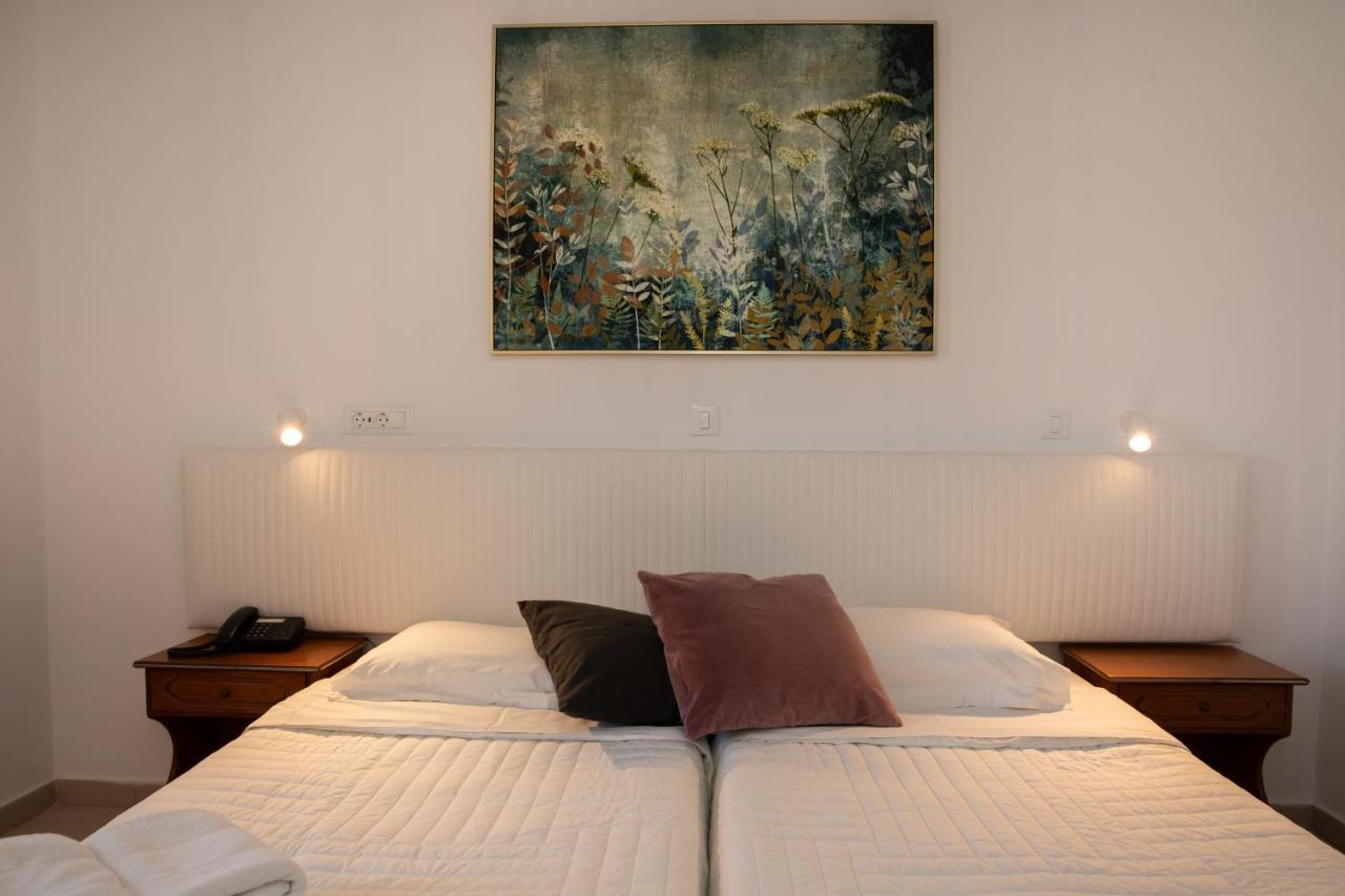 Sea Breeze Hotel Мастіхарі Екстер'єр фото