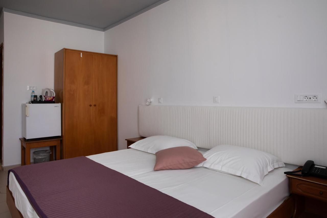 Sea Breeze Hotel Мастіхарі Екстер'єр фото