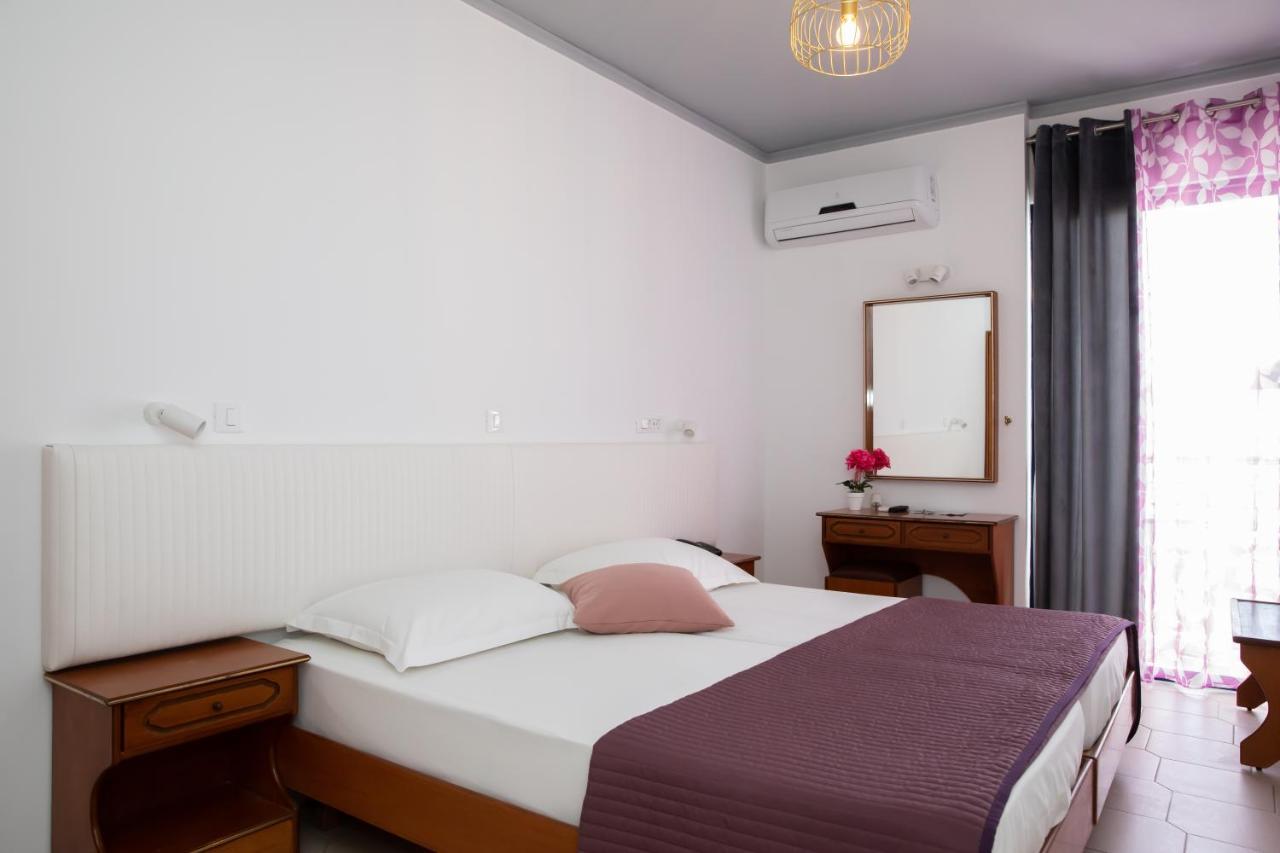 Sea Breeze Hotel Мастіхарі Екстер'єр фото